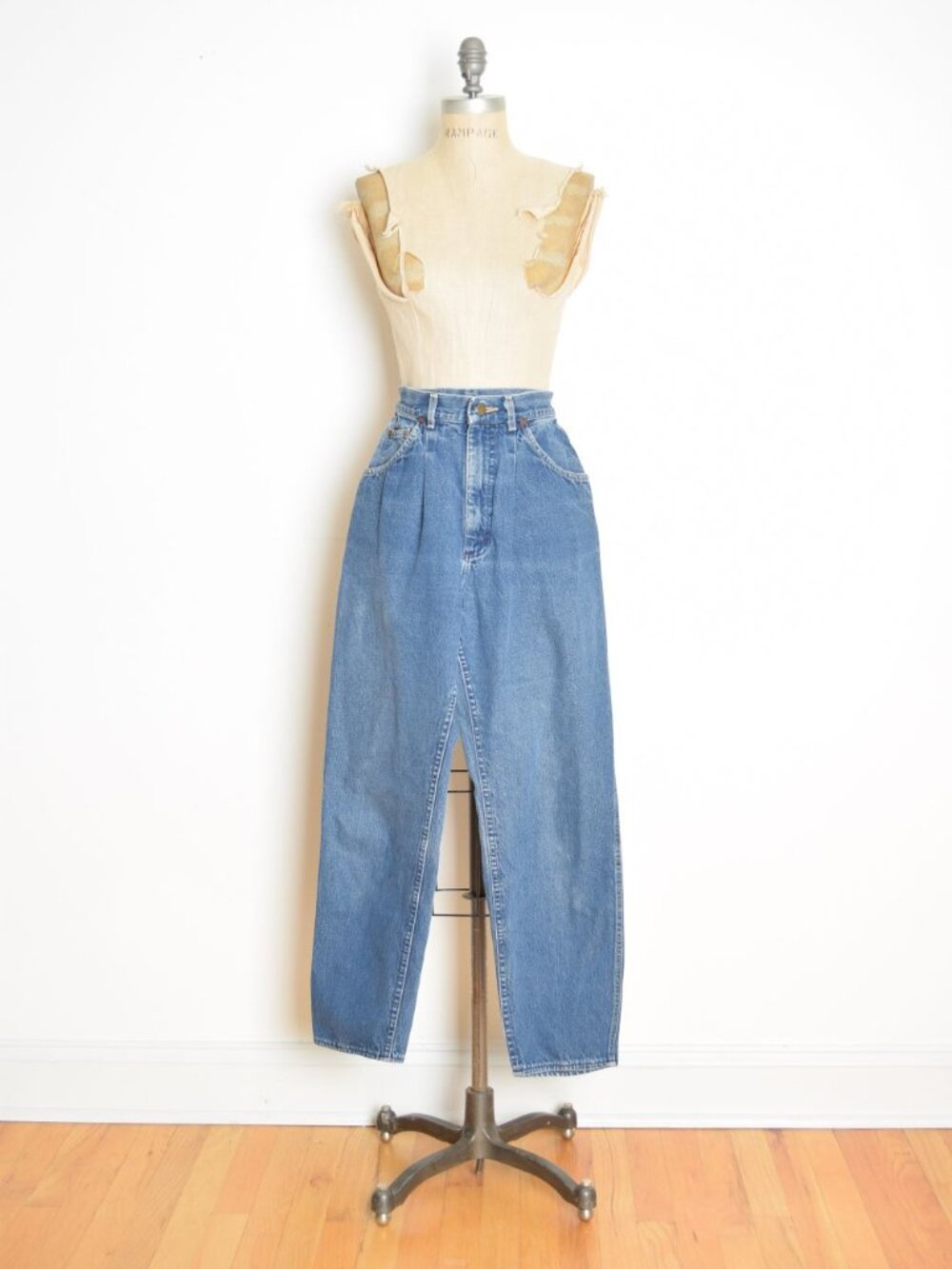 vintage 80s LEE mom jeans denim pleated high rise waist tapered wide leg XS